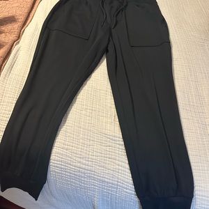 NWT Lou & Grey Women’s joggers